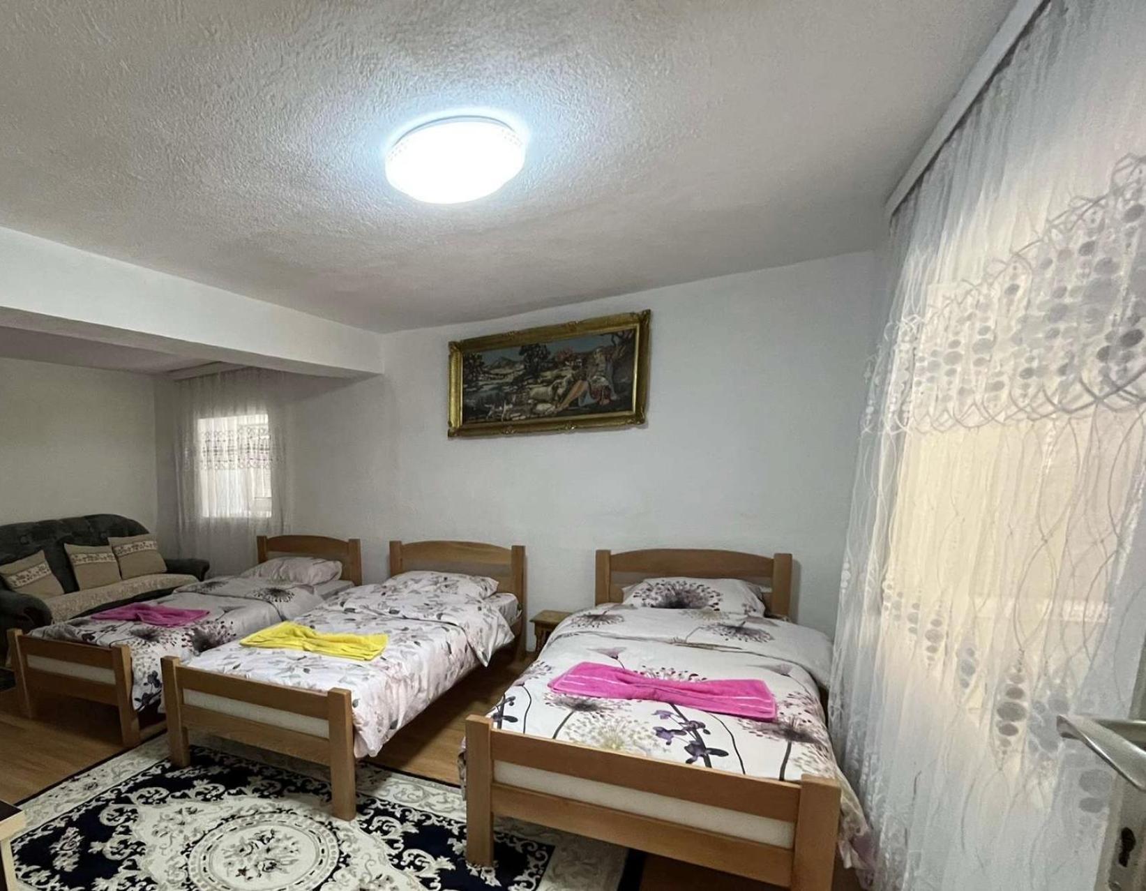 Guest House Guri Vusanje Luaran gambar
