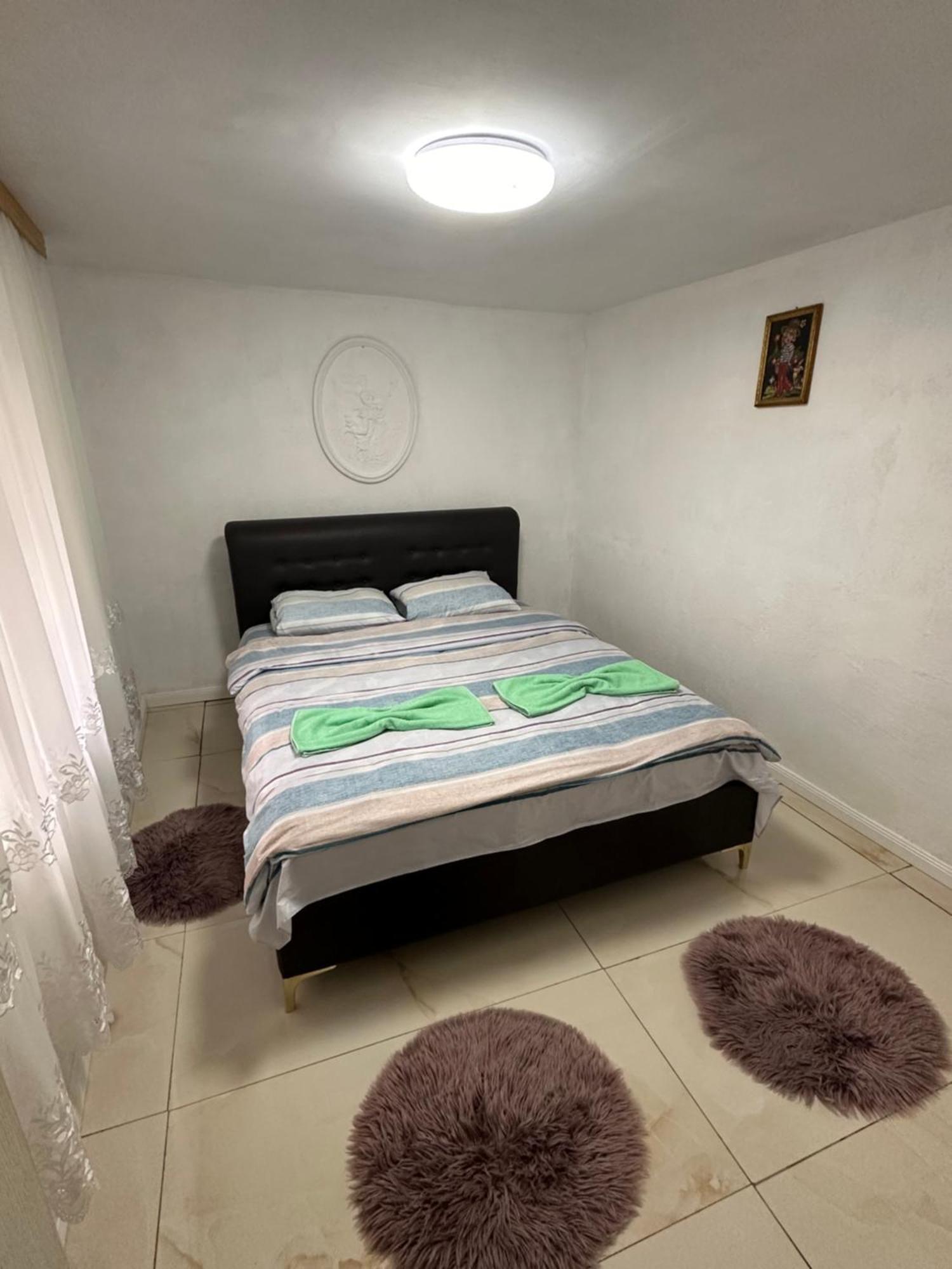 Guest House Guri Vusanje Luaran gambar
